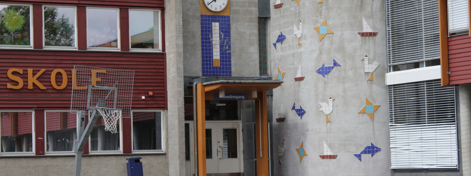 Inngangsparti på barneskole, Akershus.jpg