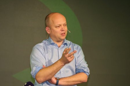 Vedum: - Det er krevende tider, men vi skal klare det sammen! Vedum: - Det er krevende tider, men vi skal klare det sammen!