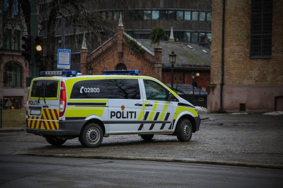 Erna skryter av 2500 nye operative politifolk. Det reelle tallet er to Erna skryter av 2500 nye operative politifolk. Det reelle tallet er to