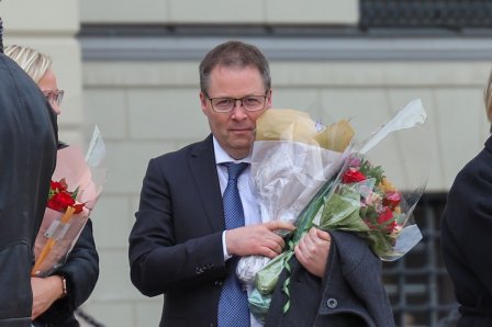 2021 Kommunal- og moderniseringsminister Bjørn Arild Gram på slottsplassen ved regjeringsdannelsen 14/10