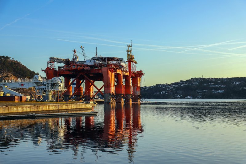 2020 - COSLRival, flotell til bruk i oljebransjen, i opplag i  Kristiansand, Agder