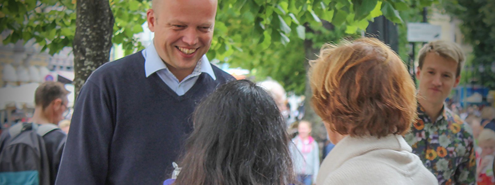 2017 - Trygve Slagsvold Vedum på stand på Karl Johan(1)