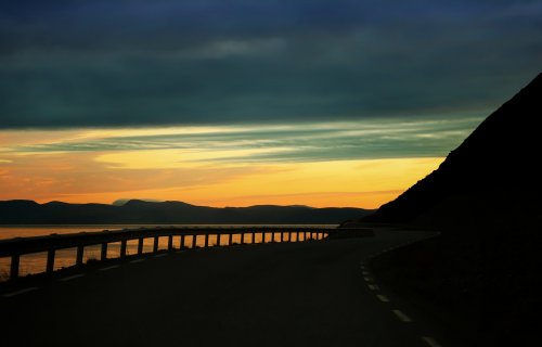 2021 Solnedgang over veg, Måsøy i Finnmark