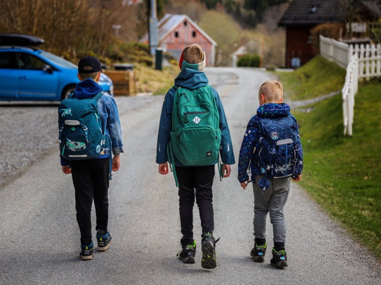 2021 Barn på vei til skolen