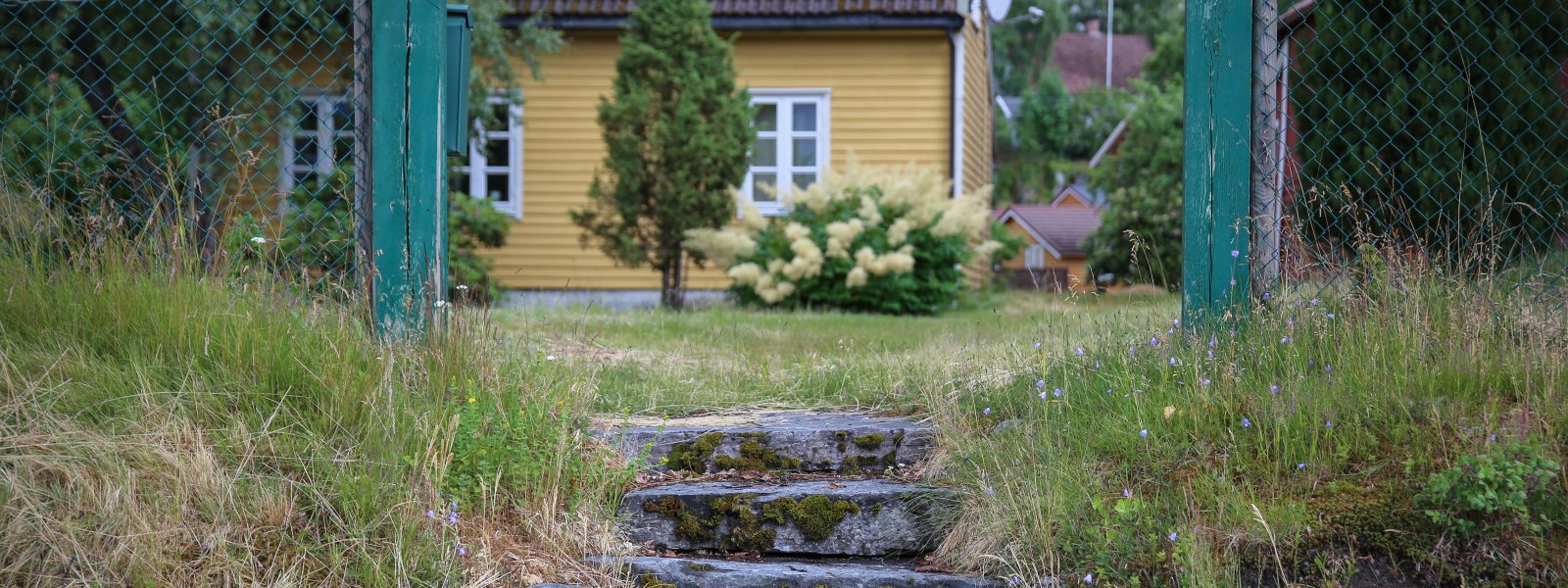 By-småby-bygdeby-hus-port-småbruk-Sandane-Gloppen-bygd-sandane