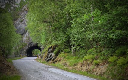 2018 Tunnel på smal bygdevei, Sogn og Fjordane (1)