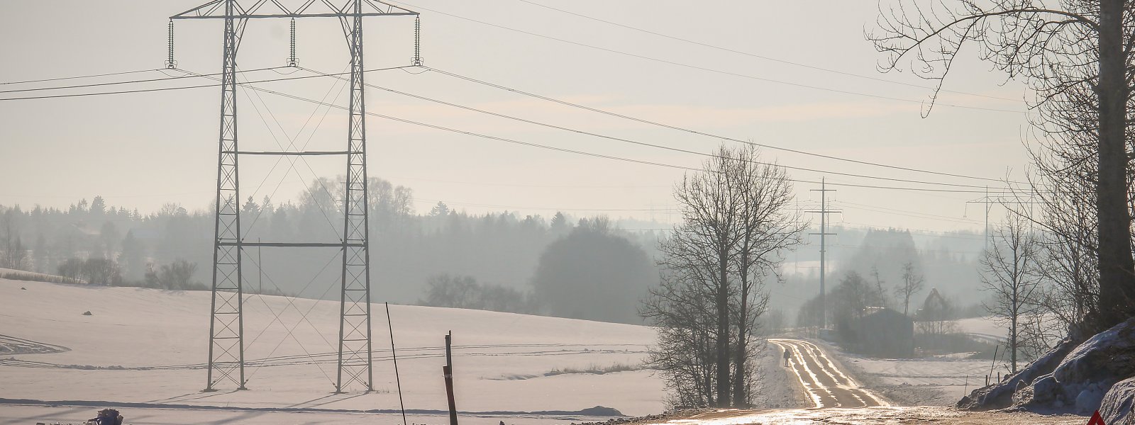 strøm-kraftlinje-kraft-hyspentmast-strmledning_28359653939_o