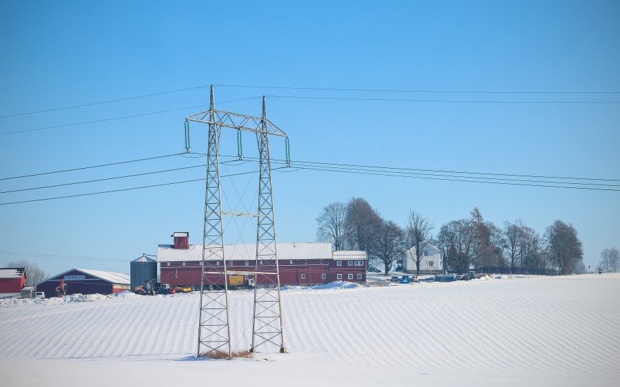 strøm-kraftlinje-kraft-hyspentmast-strmledning_28359657339_o