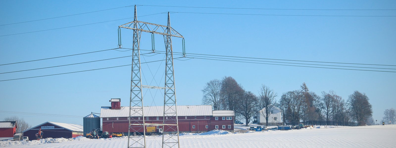 strøm-kraftlinje-kraft-hyspentmast-strmledning_28359657339_o