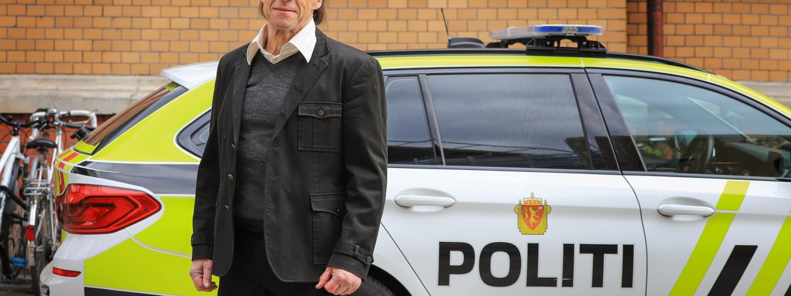 Trygve, Jan og Bjørg foran Ullevål sykehus. 