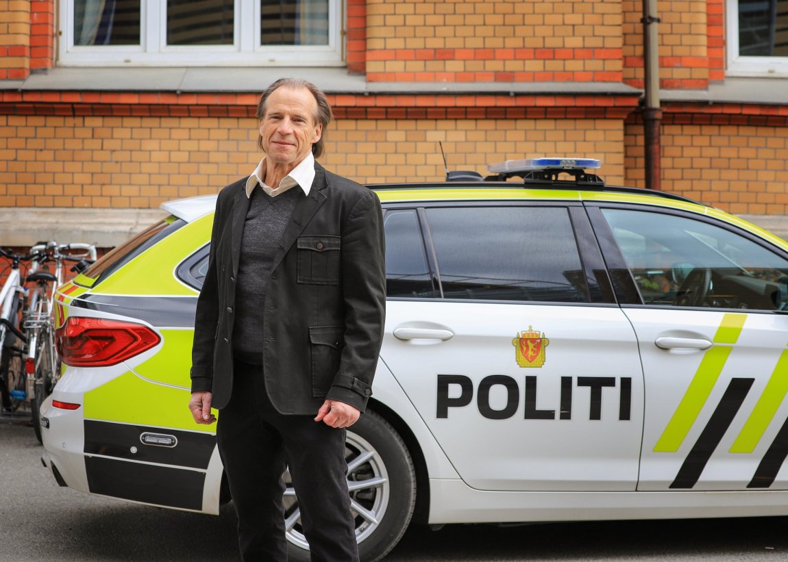 2021 Jan Bøhler foran politibil, Oslo