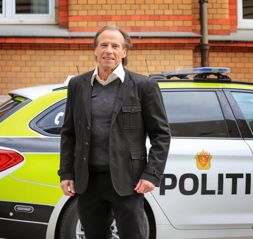 2021 Jan Bøhler foran politibil, Oslo