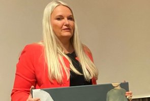 Hederspris for likebehandling av foreldre til Åslaug Sem- Jacobsen