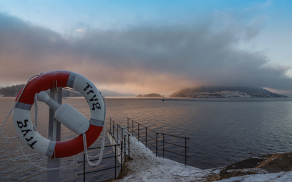 Redningsbøye med stupetårn_Oslofjorden_foto Sp
