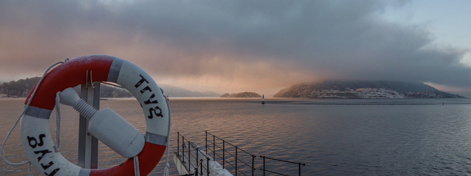 Redningsbøye med stupetårn_Oslofjorden_foto Sp