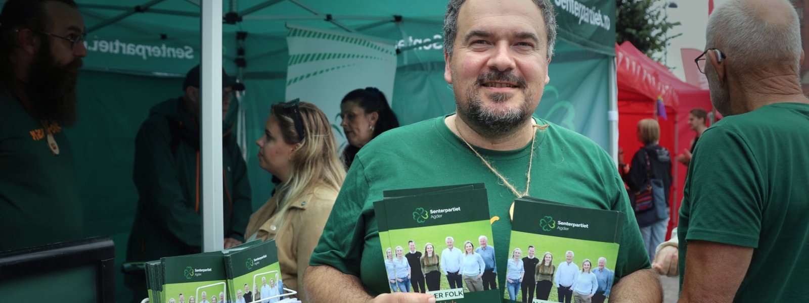 2023 Andrea Maini på stand under Arendalsuka.jpg (1)