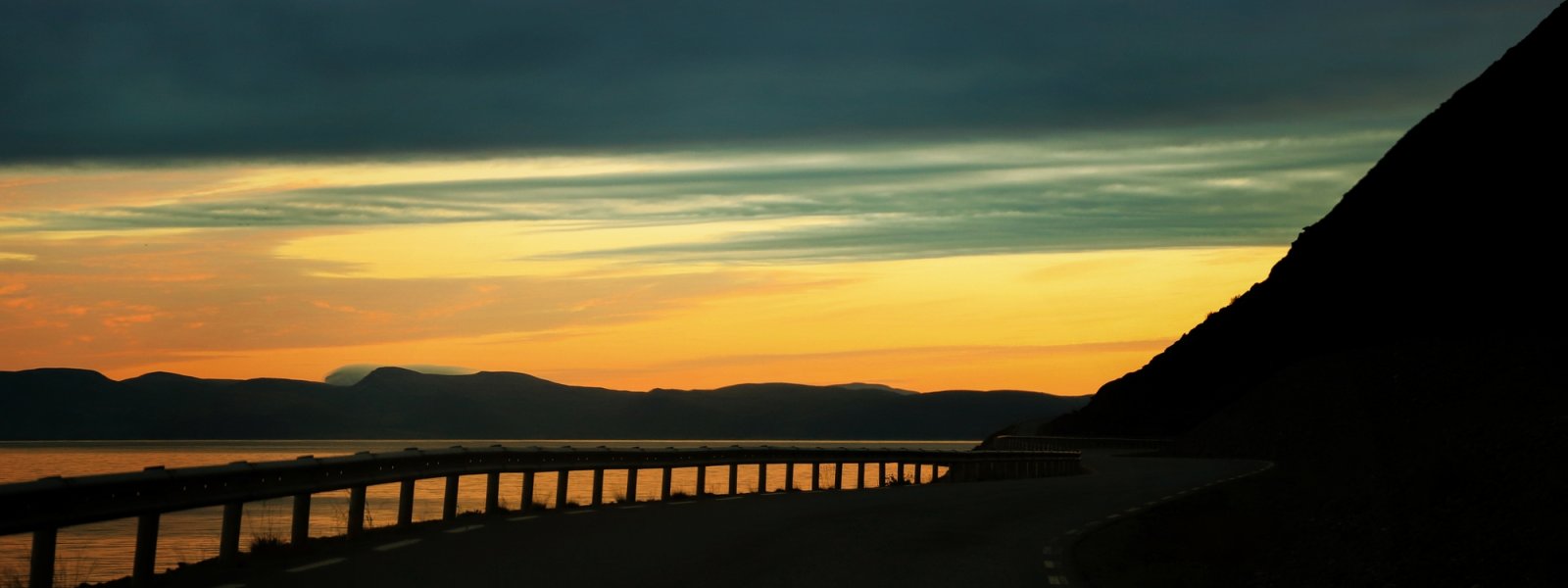 2021 Solnedgang over veg, Måsøy i Finnmark