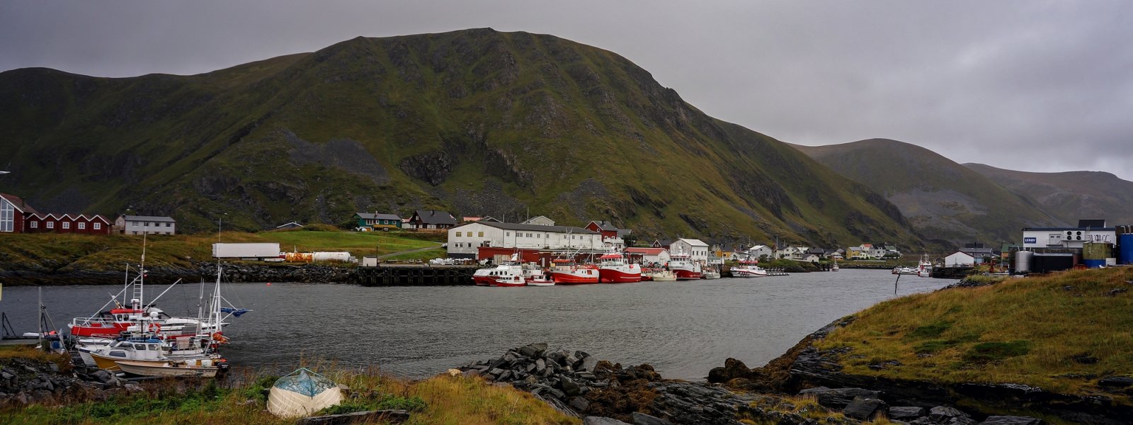 2020 Fiskebåter ved kaia i Sørvær, Hasvik i Finnmark