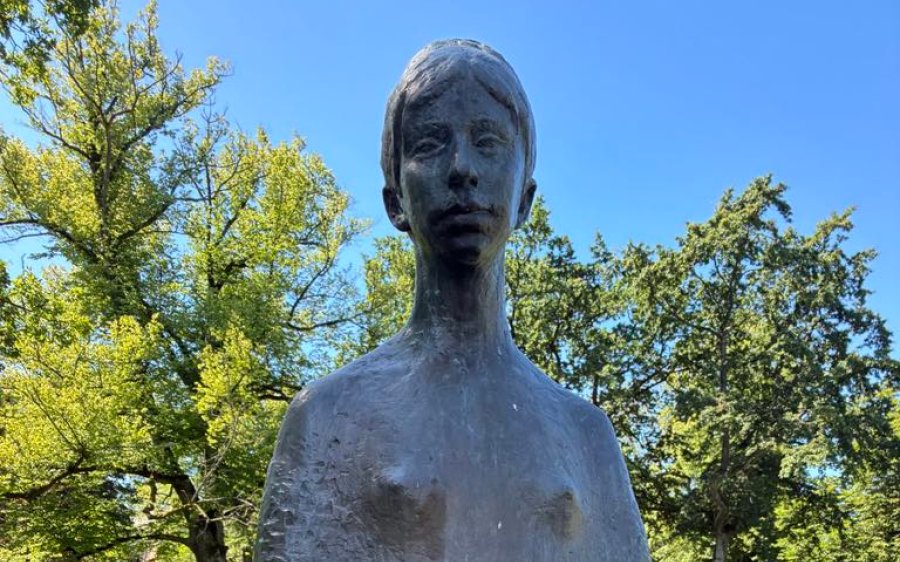 kvinne statue 3
