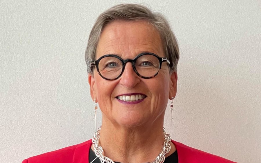 Wenche i rødt