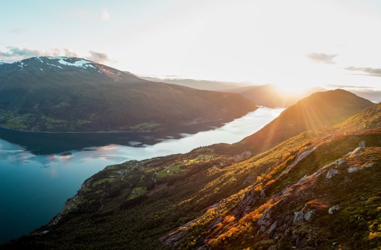 Fjell og Testane